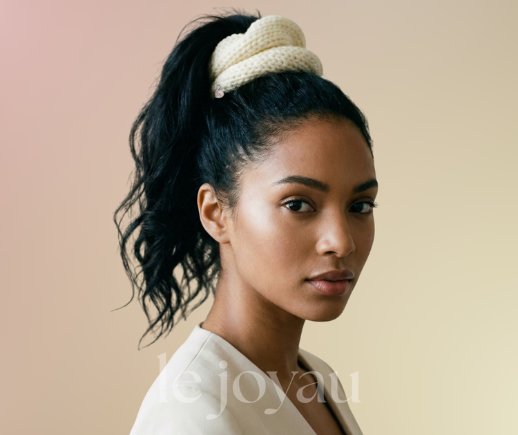 Woman in restaurant with knit black scrunchie in her hair.