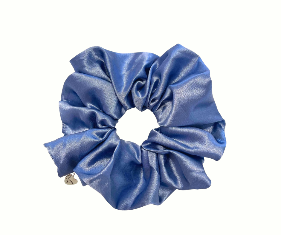 silk scrunchie in pacific blue with le joyau heart charm
