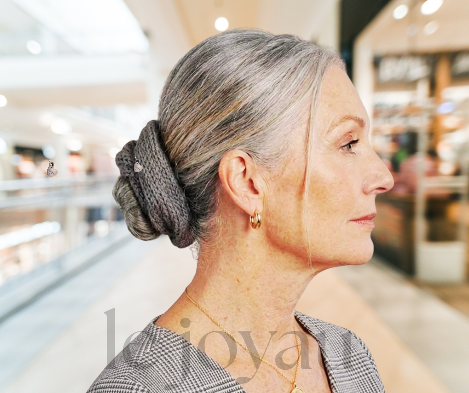 grey knit hair wrap on woman in shopping mall | le joyau shop